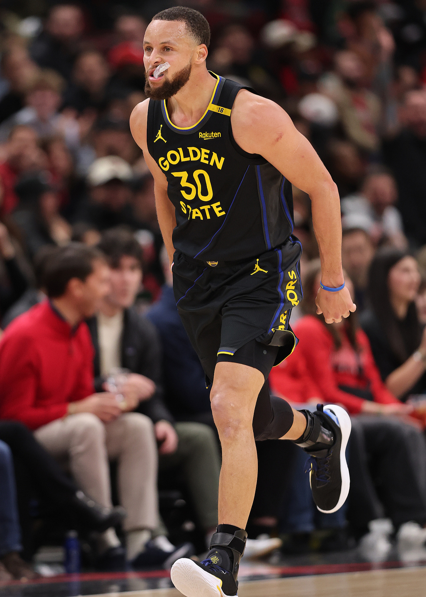 关于芝加哥公牛训练开放日；赛后刷新队史纪录引欢呼；全明星赛在即；高层口径保持一致的信息-英雄联盟竞猜平台