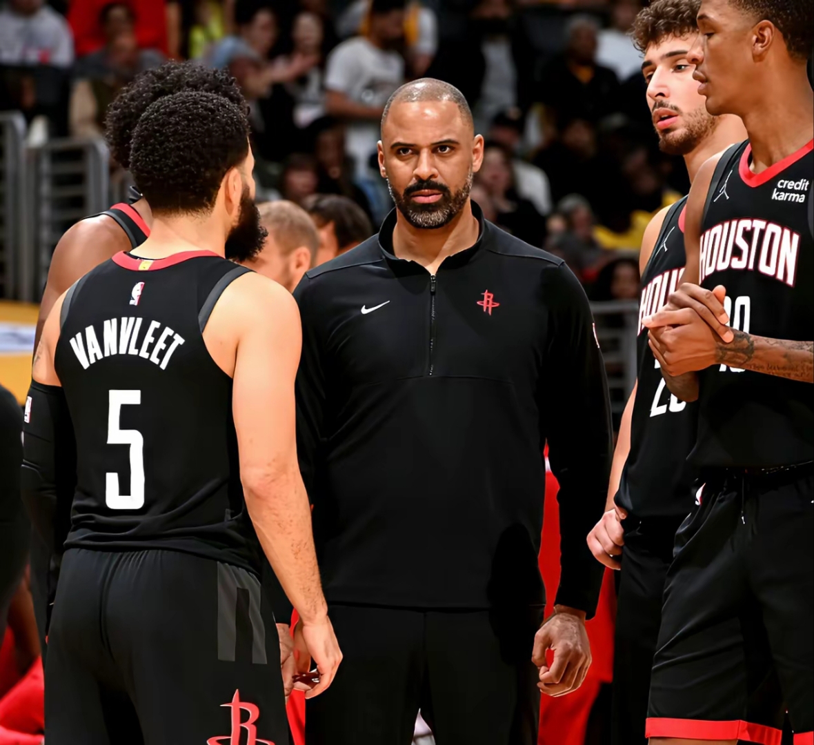 关于新奥尔良鹈鹕迎欧篮联关键赛;加时末段绝杀压哨;更衣室稳定;更衣室氛围转暖的信息-英雄联盟比赛押注