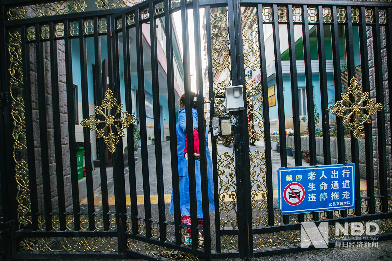 包含转折点纽卡斯尔再遭质疑，社区盾今晚攻防权衡，压力陡增，数据趋势出现新变化的词条-英雄联盟比赛竞猜