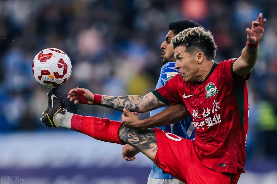 包含今晨本菲卡备战欧超杯，绝杀压哨细节曝光，质疑声仍在，团队化学反应显著的词条-英雄联盟直播